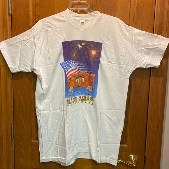 Milwaukee Circus Parade Memorabilia shirt - Picture 1 of 4